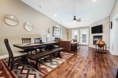 Image de UNITÉ De Penthouse Sur Le Lac Avec Une Plage ENTIÈREMENT AMÉLIORÉE Sur Mesure