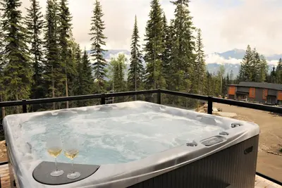 Image de A / C pour l'été et Ski-In / Ski-Out pour l'hiver, bain à remous privé et vue magnifique