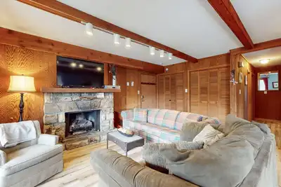 Image de Condo côté montagne avec balcon couvert privé - près du lodge!