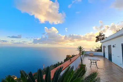Image de \"Casalena\" Maison de vacances reposante avec vue sur la mer