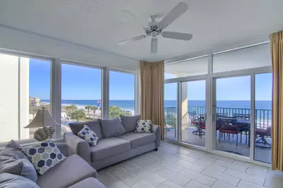 Image de Jade East Beach Front Condo 310 avec des vues spectaculaires!