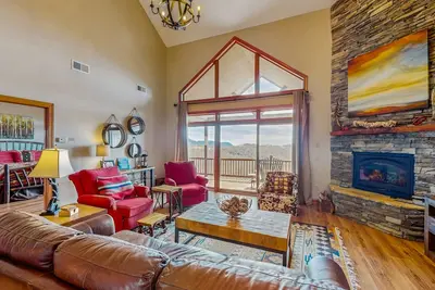 Image de Villa au sommet d'une montagne avec cuisine et loft gastronomiques