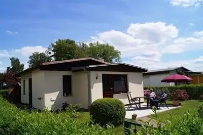 Image de bungalow familial avec cheminée, terrasse, barbecue, location de bateaux