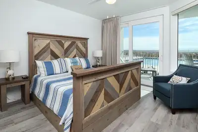 Image de Nouvelle Construction 2019! 2000+ Sqft Total Living - Piscine et plage directement accessibles!