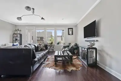 Image de 4br + famille et groupe + 5 min du centre-ville