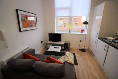 Image de City Suites - 1 lit - un chester pouvant accueillir 2 personnes dans 1 chambre