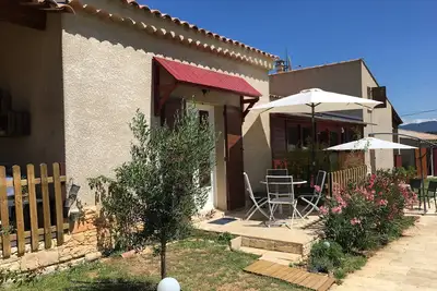 Image de Maison pour 2 ou 4 pers, idéal pour un couple avec enfants, piscine partagée