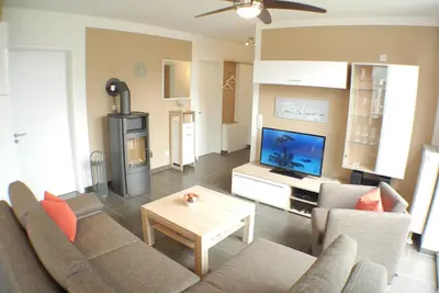 Image de Nouvelle construction \"Coastal Magic 18\" avec vue sur la mer, balcon ensoleillé, chaise de plage
