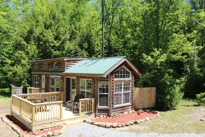 Image de Log Cabin Tiny Home at Adirondack Ranch