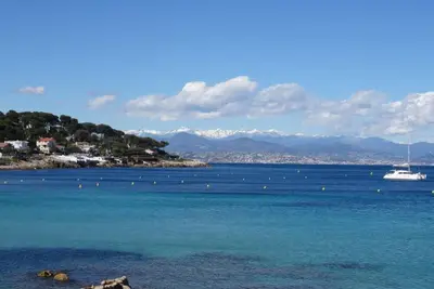 Image de Appartement Cap d'Antibes vue mer accès direct sur la plage