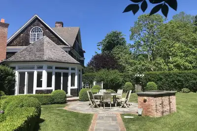 Image de Nouveau sur le marché: près de l'océan à Amagansett et à quelques pas de la ville
