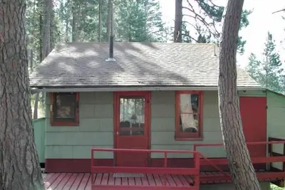 Image de ** Turner Bay Chalet ** une cabane rustique de charme sur le lac!
