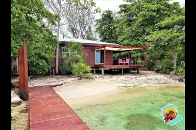 Image de Oceanfront Accueil privé W \/ plage privée et Dock