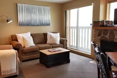 Image de Grand 2Bdrm / 2ba apt, Village cntr, Ac, bain Ă remous, fitness cntr, 7 couchages, sec. prkng