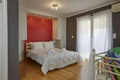 Image de loft situé au centre avec une vue imprenable sur la ville de Thessalonique.