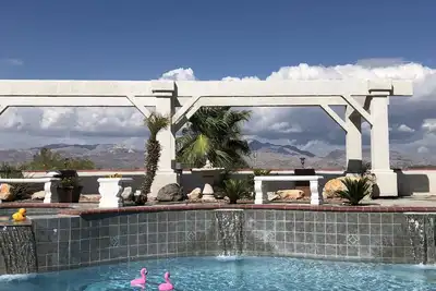 Image de Retraite de grande piscine familiale tropicale