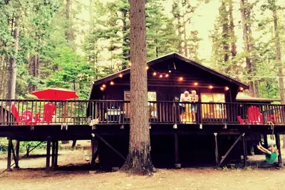 Image de Cabane de vacances pittoresque et amusante Blue Lake Springs à Arnold, Ca