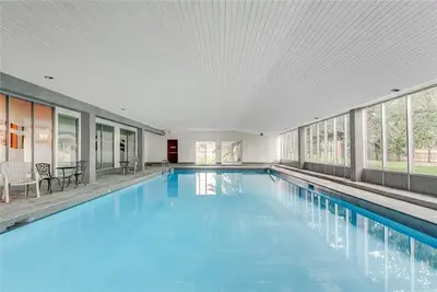 Image de Vue sur les montagnes à 180 °, piscine, sous-attique, à côté du transport en commun, près du centre-ville + parking