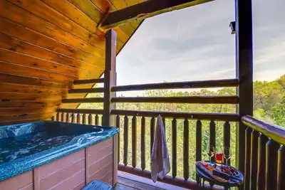 Image de Nouveau! Cabine avec bain à remous, foyer - 6 mi à Dollywood
