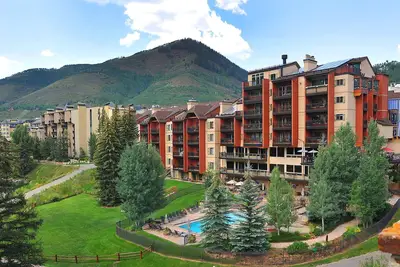 Image de Ski In and Out Condo dans Lionshead Village w / piscine, bains à remous et de belles vues