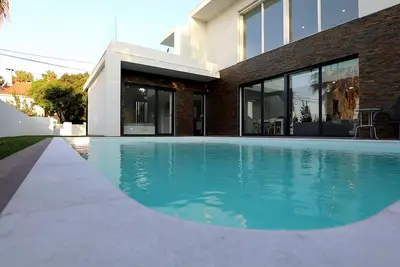 Image de Contemporary villa with pool near Lisbon
