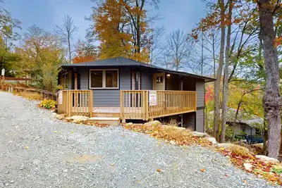 Image de Maison confortable au bord des pistes avec cheminée, distance de marche du pavillon de ski