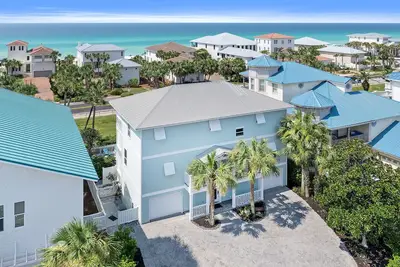 Image de Blue Water Escape - Crystal Beach, vue sur le golfe, piscine privée et communautaire, à pied de la plage et des restaurants!
