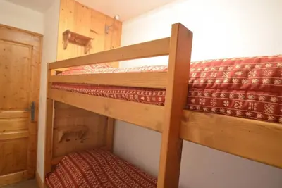 Image de 150m des commerces, 2ème étage, balcon, télévision, casier à ski, 63m², Les Menuires