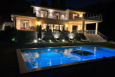 Image de Sublime villa sur les hauteurs, vue mer, piscine