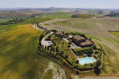 Image de Maison mitoyenne avec piscine dans une ferme près de Sienne avec piscine