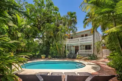 Image de ~ Rooster Conch ~ Nouveau Suite dans un emplacement parfait w / piscine chauffée partagée!