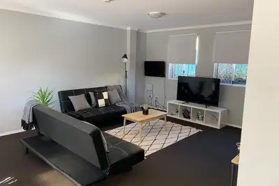 Image de Maison de ville confortable 3br à Liverpool Cbd avec place de parking souterrain dédiée
