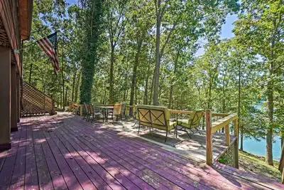 Image de Nouveau! Accueil w / Large Deck sur le lac Table Rock!