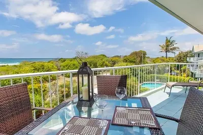 Image de Comme à la maison avec une vue imprenable sur l'océan - Unité 12, 60 Esplanade Peregian