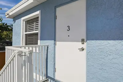Image de 1Bed/1Bath Upstairs Cottage, Steps to the Ocean, Perfect for Couples