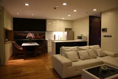 Image de Un spacieux appartement d'une chambre dans le quartier central des affaires de Bangkok, à 1 minute à pied du train Sky