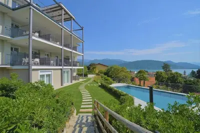 Image de The View-Sky: design apt. with terrace lake view