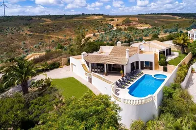 Image de NÂş58 Golfe Santo Antonio - Villa traditionnelle de 4 chambres avec piscine