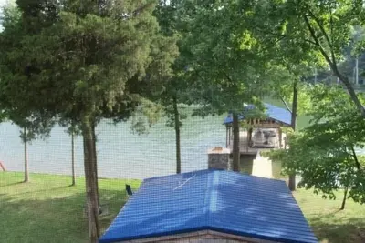 Image de Il est cinq heures ici! Ponton disponible! Lire ci-dessous. Le premier vient le premier servir.