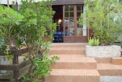 Image de Rez-de jardin dans quartier résidentiel, 2 à 4 personnes, 1 chambre + mezzanine