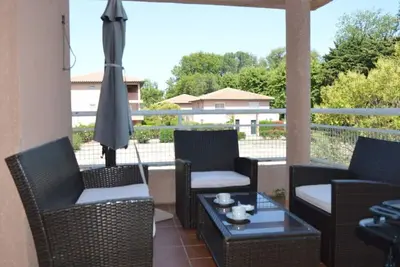 Image de Appartement 3 Pièces à Saint-Cyprien : 6 Couchages, Piscine, Terrasse, Parking et Wifi