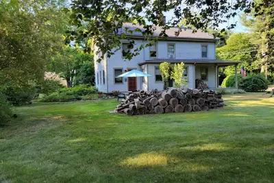 Image de Historic Madison Home sur un cadre charmant 1. 2 acres.