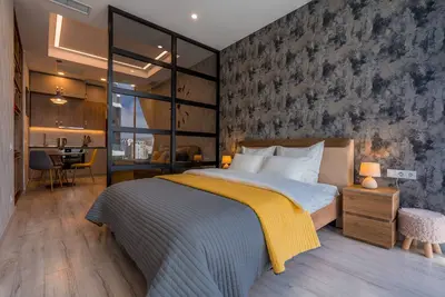 Image de Studio moderne récemment rénové et meublé.