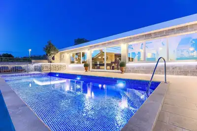 Image de Villa Grand View - 7 chambres, piscine privée, jacuzzi, aire de jeux et plages à proximité