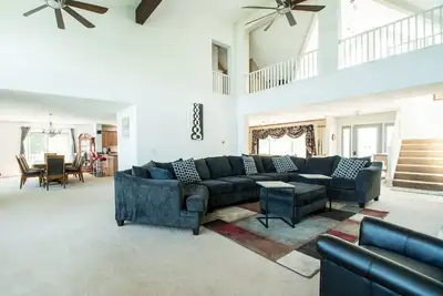Image de Large Lake Front Home sur le lac de Côme avec ponton privé