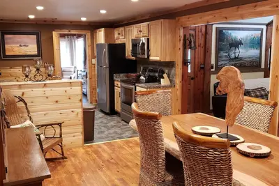 Image de Belle maison dans les bois sur piste cyclable