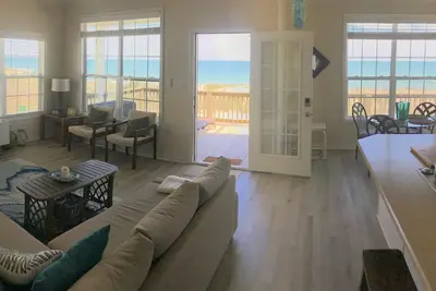 Image de Oceanfront, Décor Chic, Accès Prv Bch, Wifi On Beach!