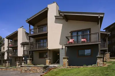 Image de Mtn fantastique. Condo! Marchez vers les pistes! Vues impressionnantes et terrasses extérieures!