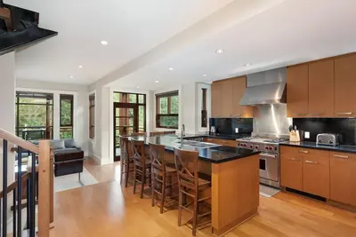 Image de Fitzsimmons Walk 19 | 4 chambres, 3 salles de bain