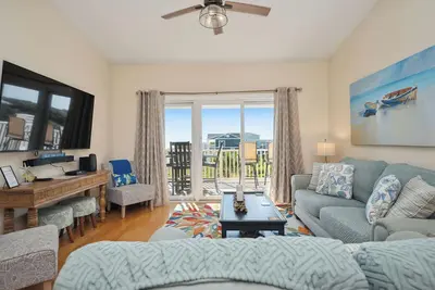 Image de Sea Tales: 3 Br / 2 Ba condo à Oak Island, pour 8 personnes